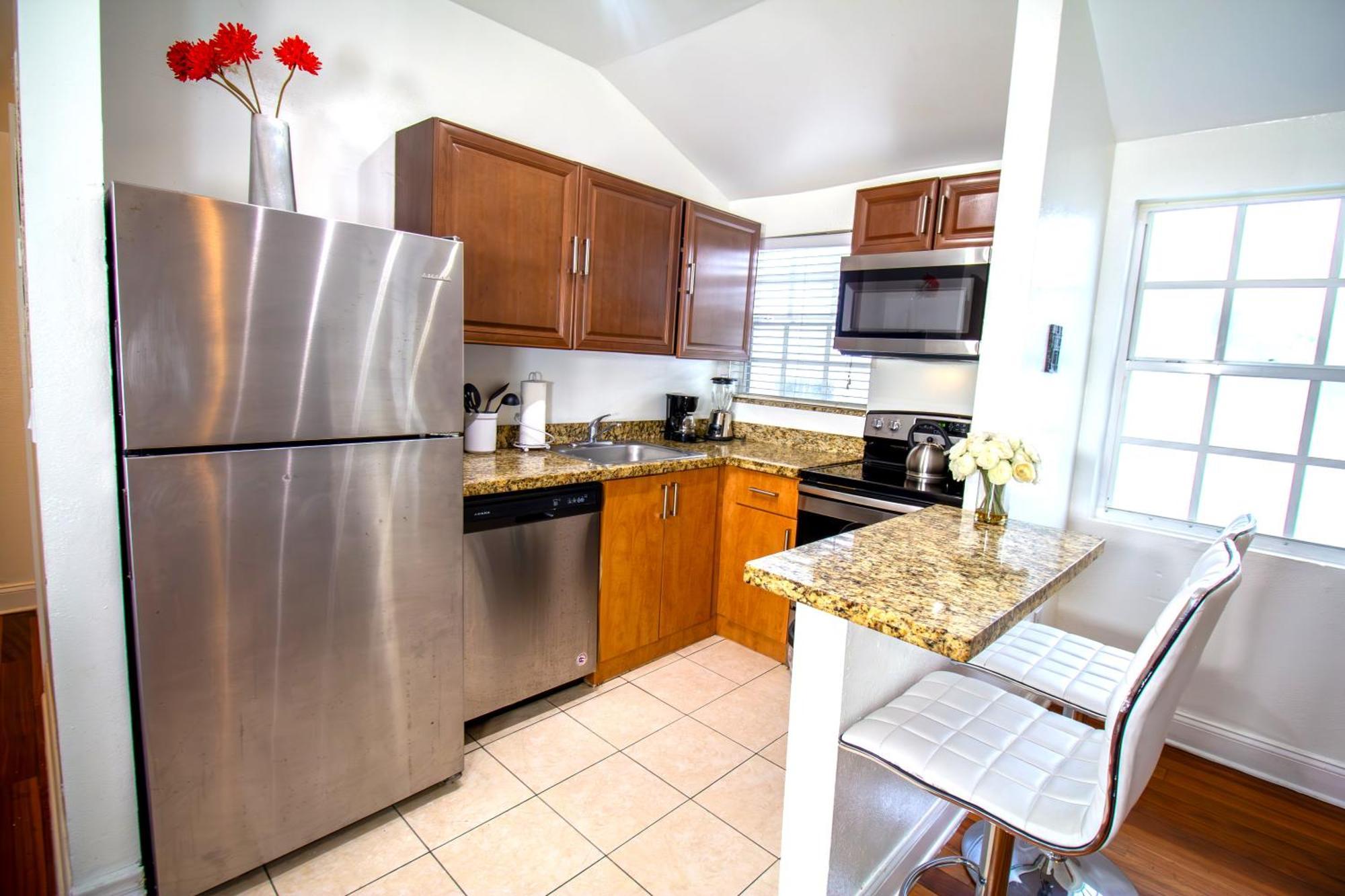 Hispaniola Apartments Part Of The Oasis Casita Collection Маями Бийч Екстериор снимка