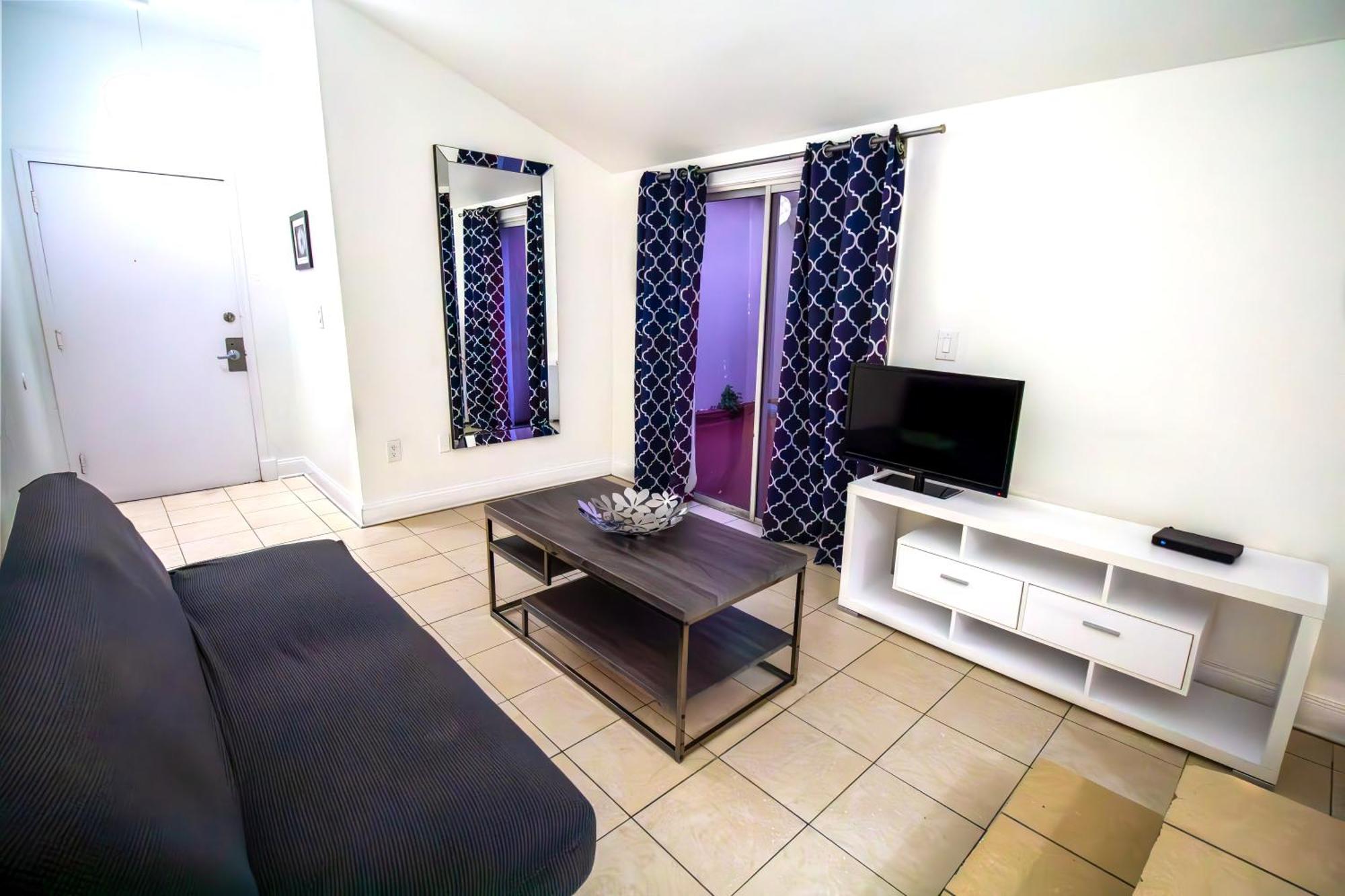 Hispaniola Apartments Part Of The Oasis Casita Collection Маями Бийч Екстериор снимка